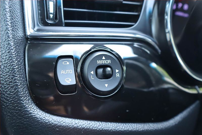 Kia Ceed (2017) Silver 1.6 GDI, Navi, Tempomat - fotka 21 z 23