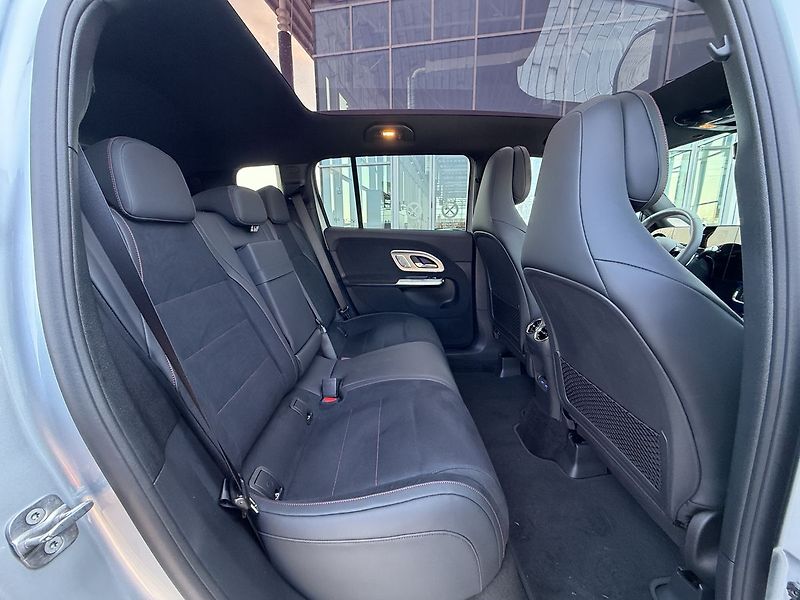 Mercedes-Benz GLB 350 4MATIC s techonologií - fotka 11 z 34