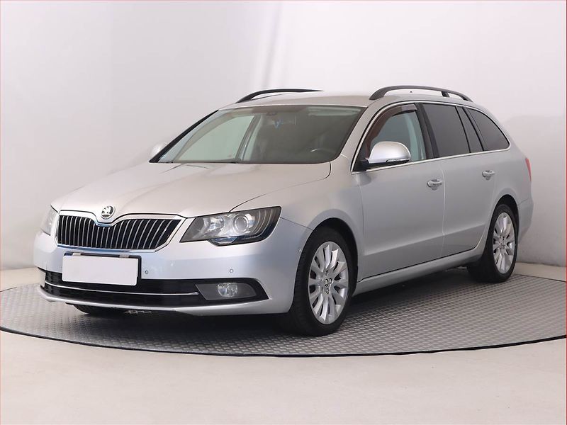 Škoda Superb (2014) 2.0 TDI, Navi, Xenony - fotka 2 z 20