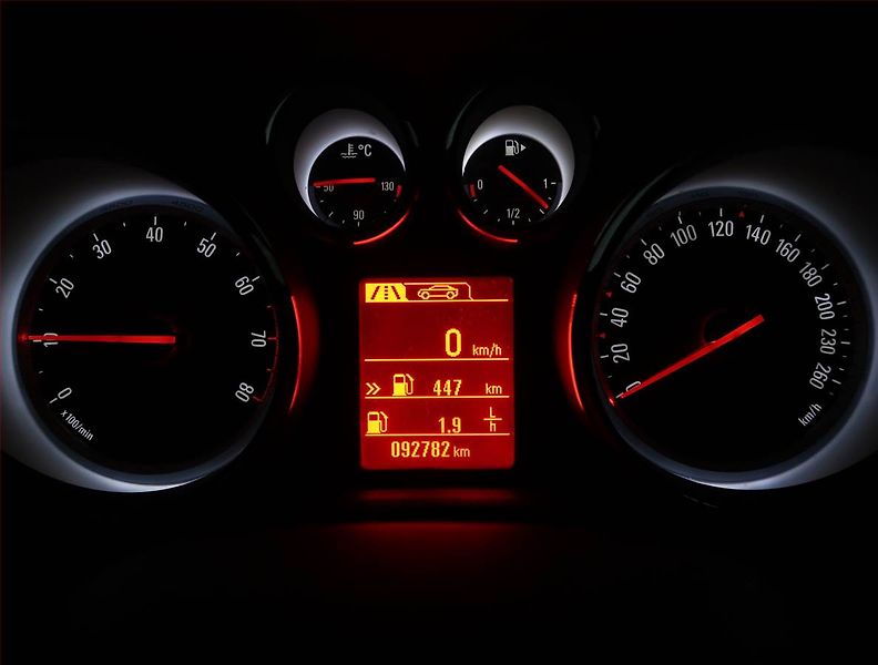 Opel Astra (2014) 1.4 T, Navi, Xenony, Tempomat - fotka 11 z 20