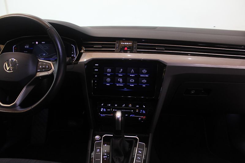 Volkswagen Passat (2022) 2.0TDI DSG Display LED TAŽNÉ - fotka 28 z 37