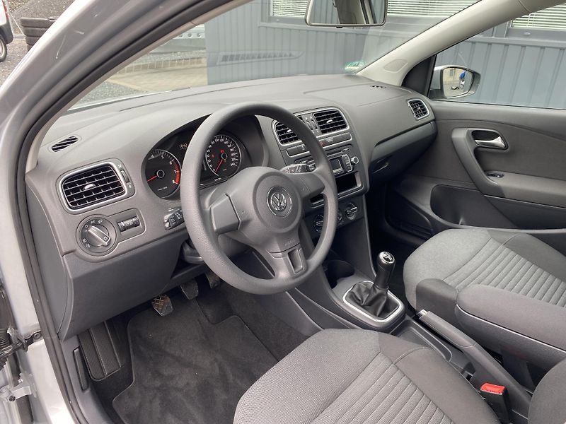 Volkswagen Polo 1.4 MPI 63kW - 1xMAJ.- PDC - fotka 13 z 37