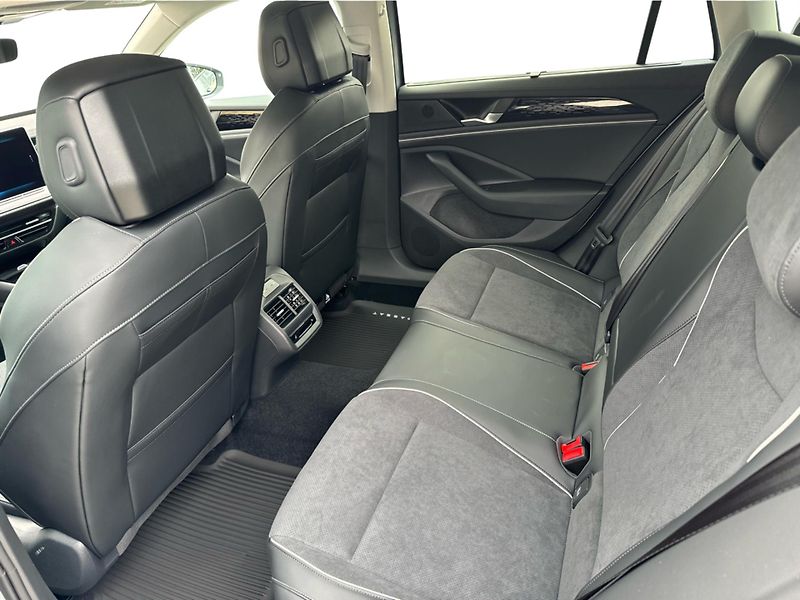 Volkswagen Passat Elegance 2,0 TDI 142 kW 4MOT - fotka 12 z 26