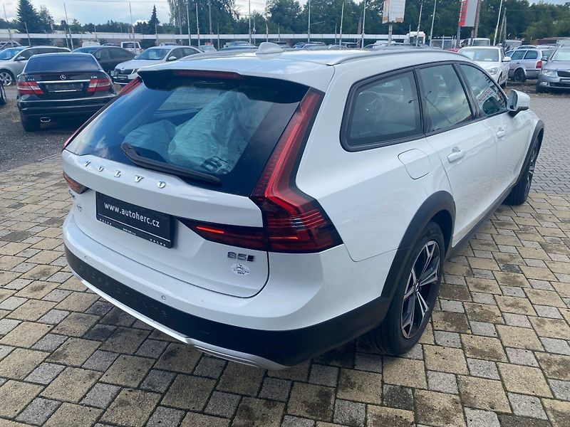 Volvo V90 (2022) 2.0 Cross Country PRO B5Hybrid - fotka 6 z 20
