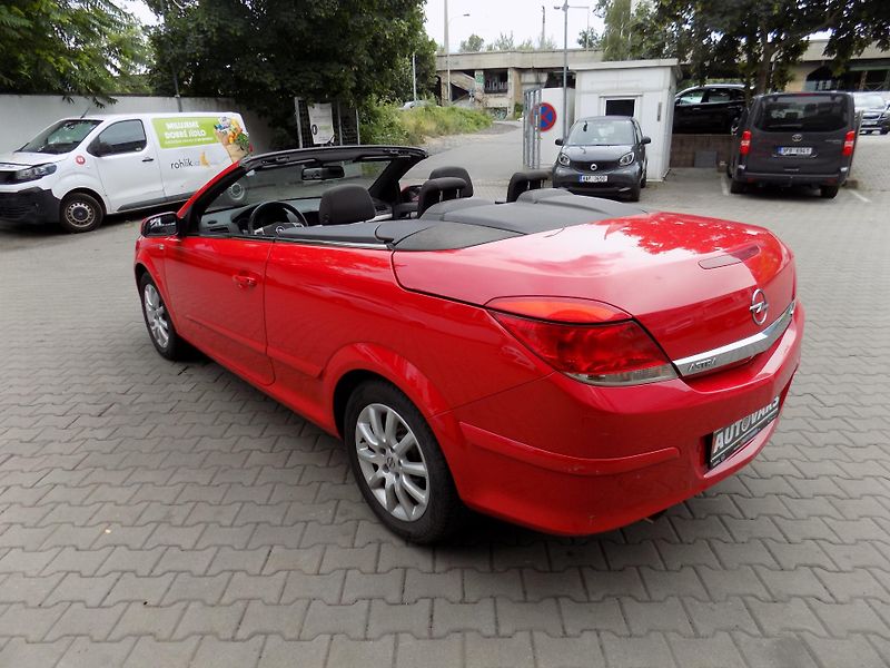 Opel Astra (2008) 1.8 16V - fotka 15 z 18