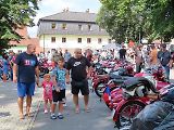V pořadí 9. ročník srazu veteránů v Chýnově na Táborsku se v neděli 18. srpna dopoledne těšil velké návštěvnosti z řad účastníků i diváků.