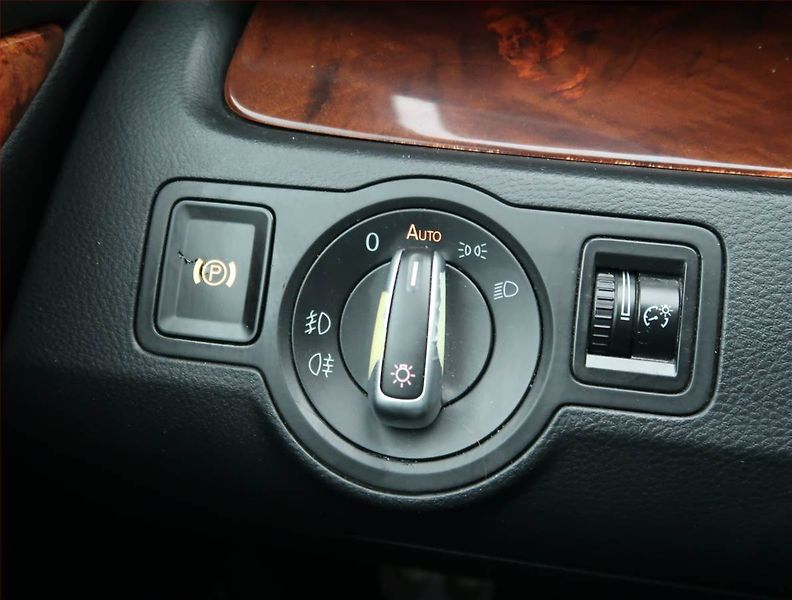 Volkswagen Passat CC (2008) Highline 2.0 TDI, Automat - fotka 17 z 22