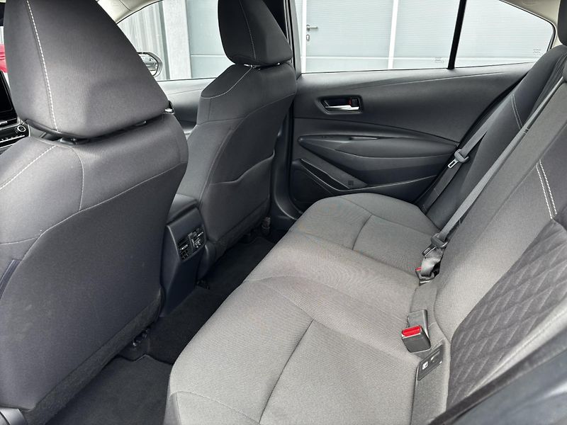 Toyota Corolla (2023) Sedan Comfort 1.5 (92 kW) AUT - fotka 13 z 14