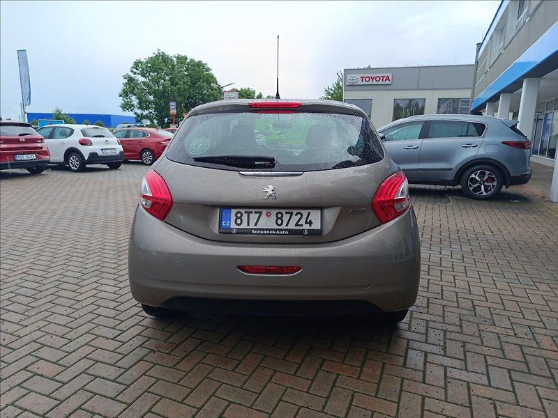 Peugeot 208 1,2 VTi STÁLE U NÁS - fotka 7 z 19