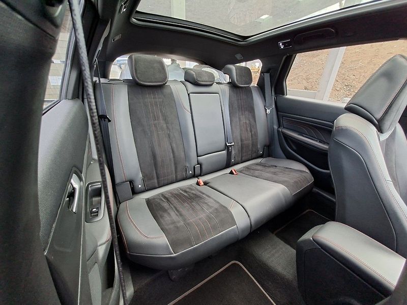 Peugeot 308 SW GT 1,6 THP 205k M6 - fotka 6 z 29