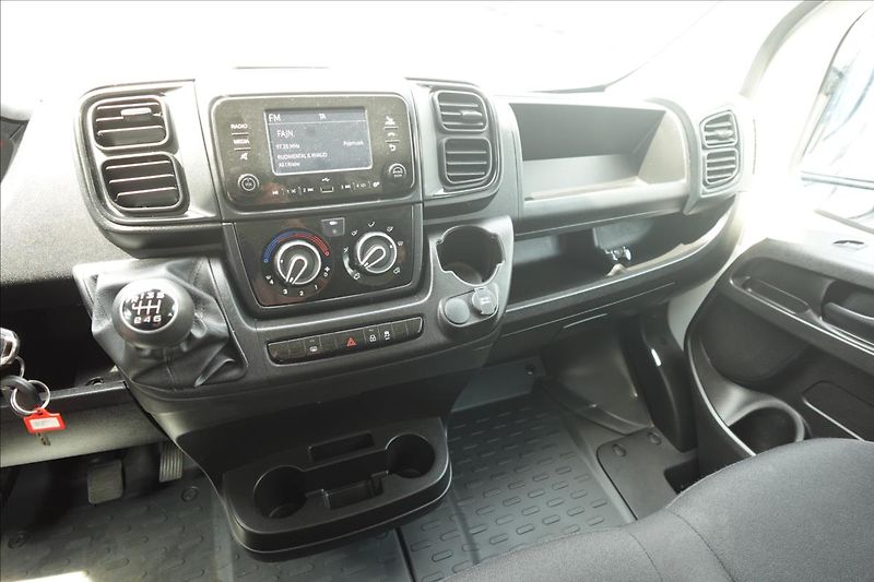 Fiat Ducato 2,2 MJT  L2H1 6MÍST KLIMA - fotka 29 z 33