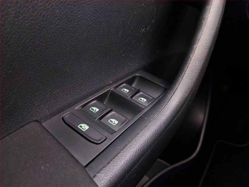 Škoda Fabia (2015) Ambition 1.2 TSI, Serv.kniha - fotka 17 z 19