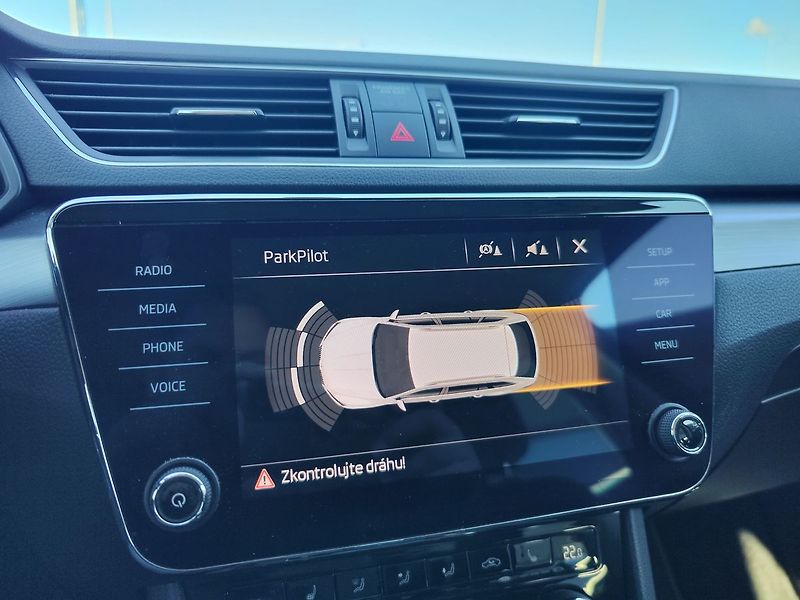 Škoda Superb 2.0 TDI/110kW Style DSG - fotka 22 z 32