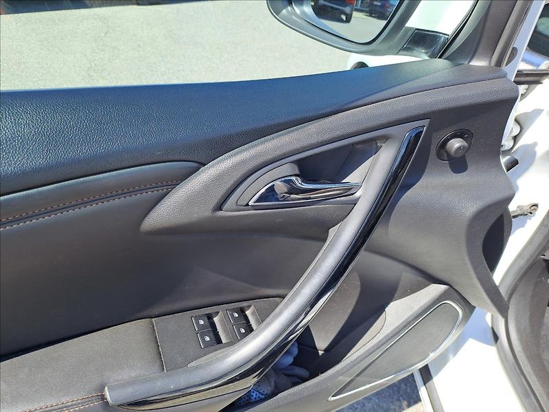 Opel Cascada 2,0 CDTI 121kW KABRIOLET - fotka 9 z 18