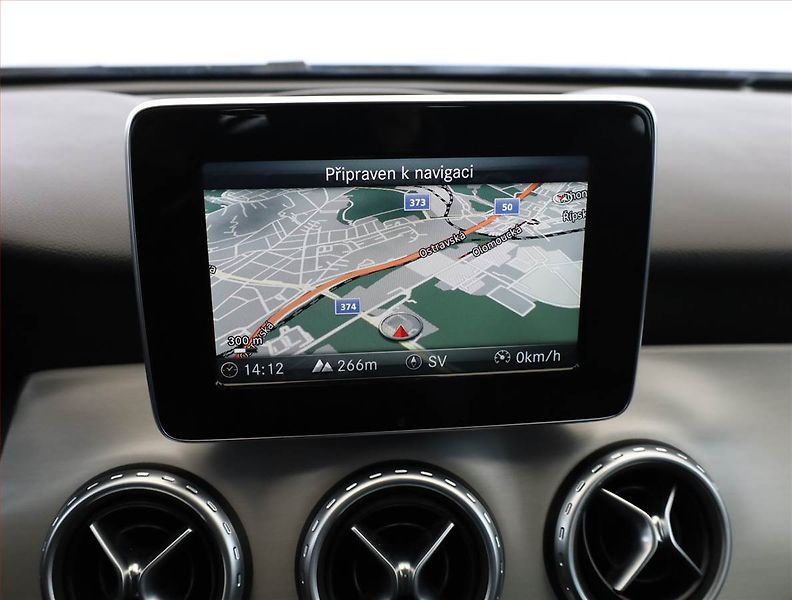 Mercedes-Benz GLA (2017) 200 d 4MATIC, 4X4 - fotka 13 z 20