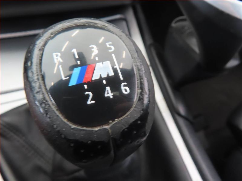 BMW Řada 1 (2009) M Paket 118d, Xenony, Tempomat - fotka 13 z 16