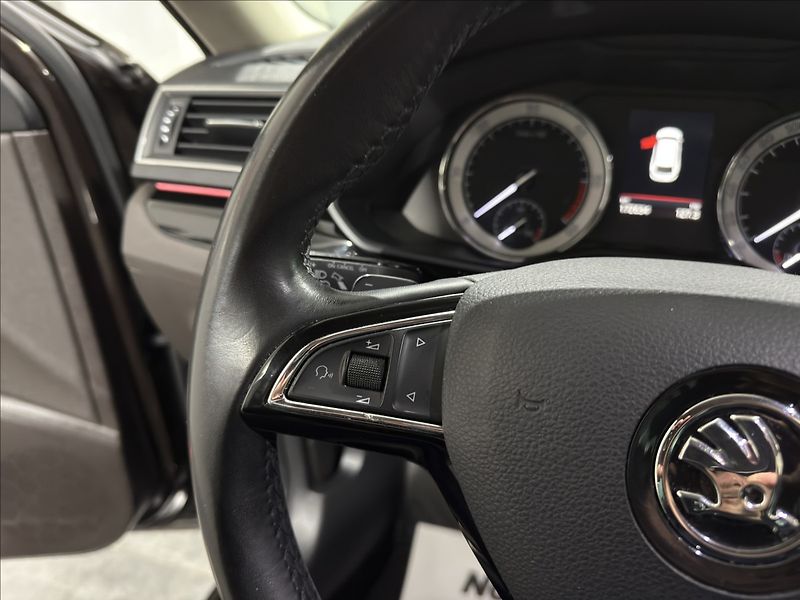 Škoda Superb 2,0   TDI DSG 4X4 140KW L&K - fotka 13 z 41