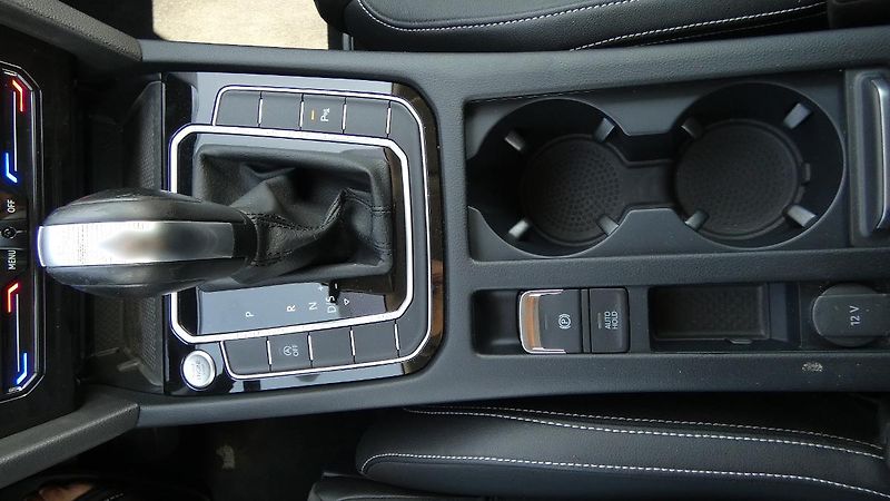 Volkswagen Passat 2.0 TDI 147kW BMT 4MOT DSG Ele - fotka 17 z 22