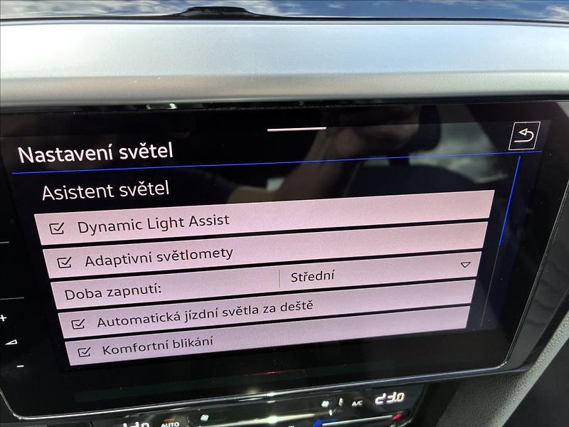 Volkswagen Arteon Shooting Brake 2,0 TDI PANORAMA WEBASTO TAŽNÉ - fotka 30 z 36