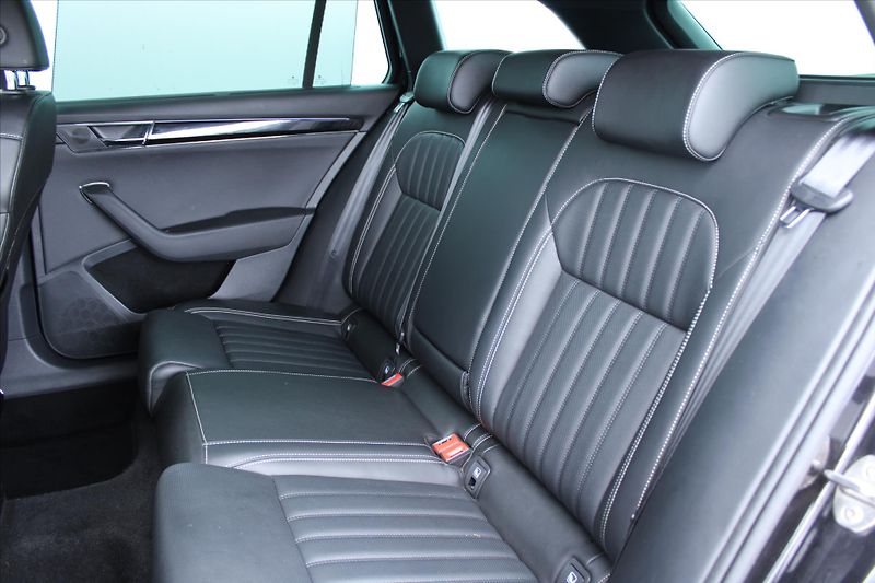 Škoda Superb 2.0 TDI 140kW L&K 4X4 TAŽNÉ - fotka 12 z 31