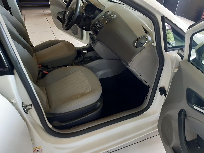 Seat Ibiza 1.2 TSI DSG KLIMA 77KW - fotka 17 z 18