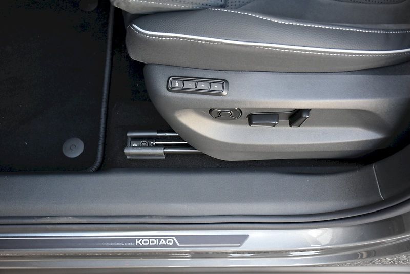 Škoda Kodiaq (2025) SPORTLINE 4X4 TD 142/2.0 A7A - fotka 27 z 43