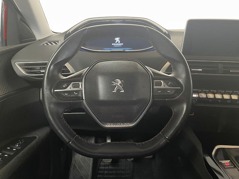 Peugeot 5008 (2017) 1.2 PT, Active - fotka 14 z 15