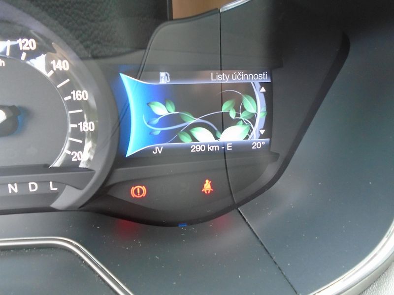 Ford Mondeo 2.0HYBRID 187PS VIGNALE ecvT - fotka 27 z 41