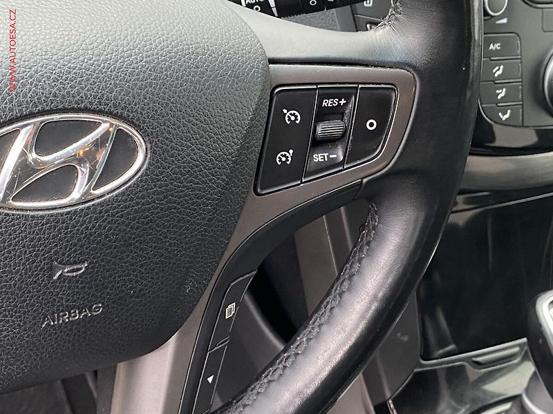 Hyundai i40 (2017) 1.7 CRDi, ČR, AC, park.čidla - fotka 14 z 19