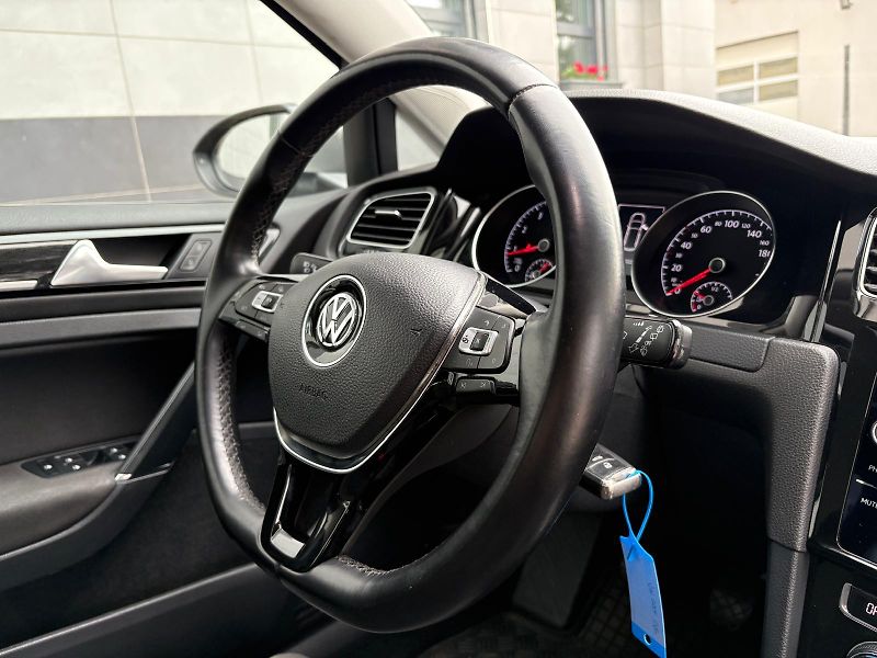 Volkswagen Golf Variant 1.4TGI 81 kW Highline ČR,1.MAJ - fotka 34 z 50