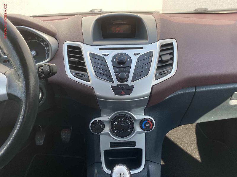 Ford Fiesta (2009) 1.4i, AC, park.asist - fotka 12 z 16