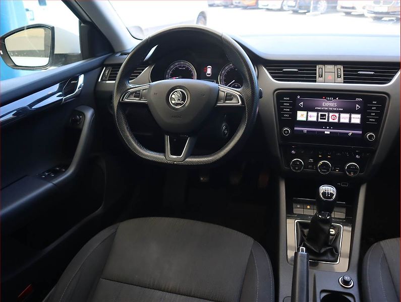 Škoda Octavia (2019) 1.6 TDI, Navi, Tempomat - fotka 7 z 21