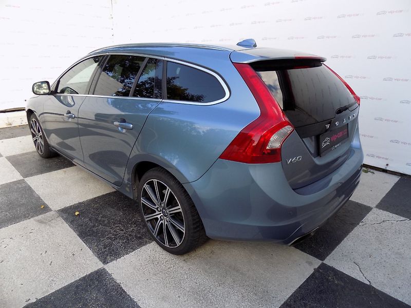 Volvo V60 (2016) 2.0-D4/Inscription/LED/DPH/ - fotka 3 z 44