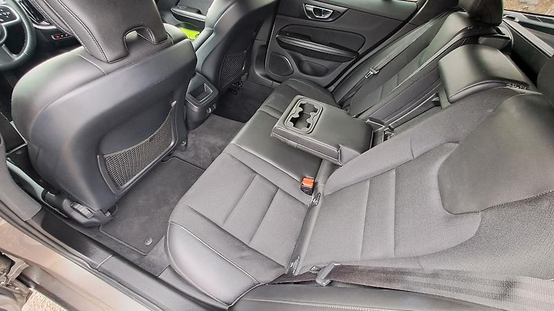 Volvo V60 2.0 D3 Momentum NAVI - fotka 15 z 31
