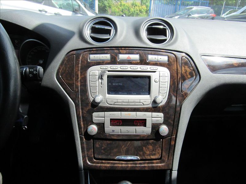 Ford Mondeo 2,0 Flexifuel Ethanol/Benzín 1 - fotka 15 z 31