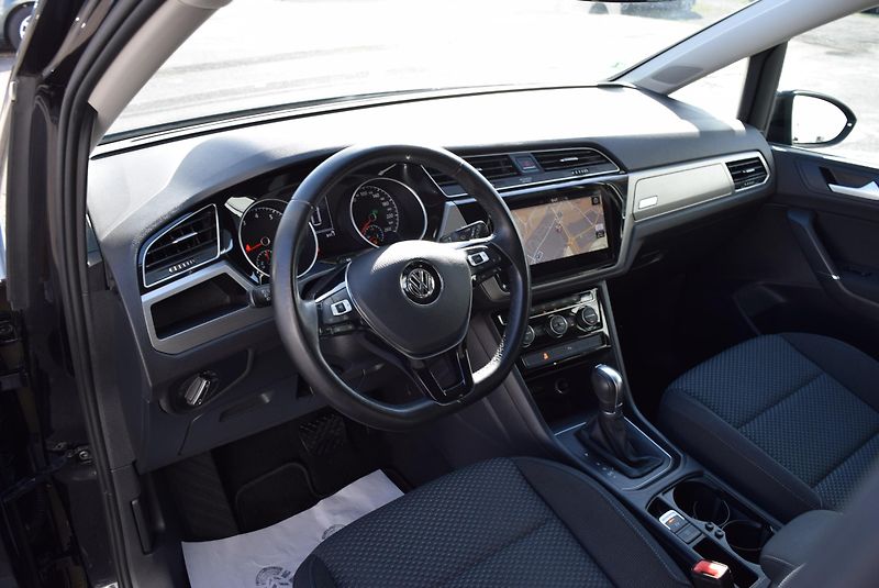 Volkswagen Touran (2018) 1.4TSI 110kw CLBMT 7MÍST LED  - fotka 24 z 48