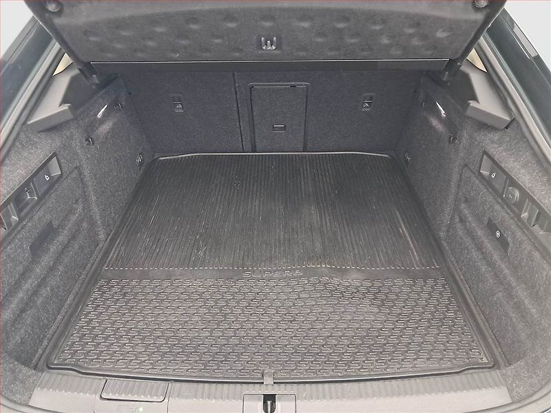 Škoda Superb (2020) Laurin&Klement iV 1.4 TSI PHEV - fotka 14 z 20
