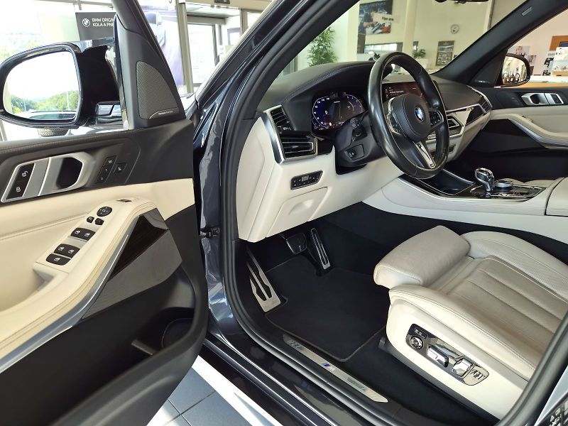BMW X5 xDrive 30d - fotka 11 z 34