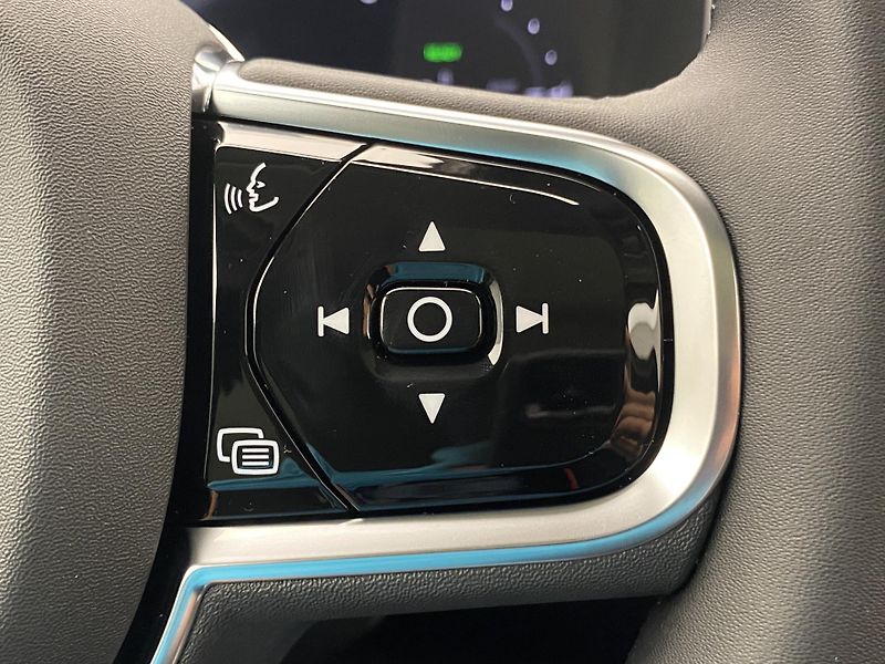 Volvo XC90 (2026) T8 AWD Plug-in DARK PLUS 7m - fotka 32 z 67