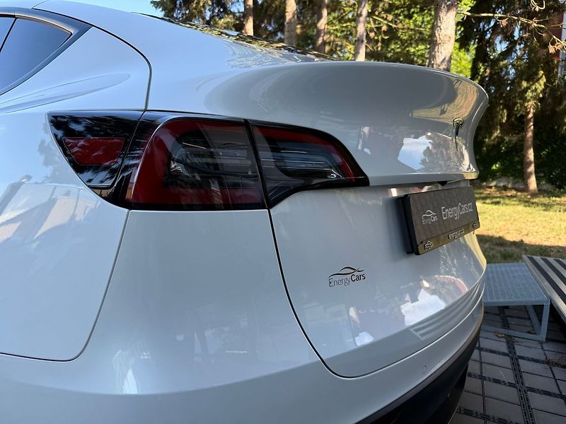 Tesla Model Y Long Range AWD - fotka 8 z 39