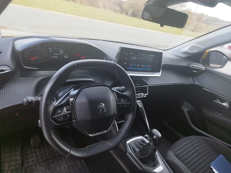 Peugeot 208 1.2i,volat-608 081 843 - fotka 9 z 17