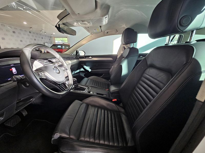 Volkswagen Passat (2019) R-Line 4M  - fotka 8 z 23