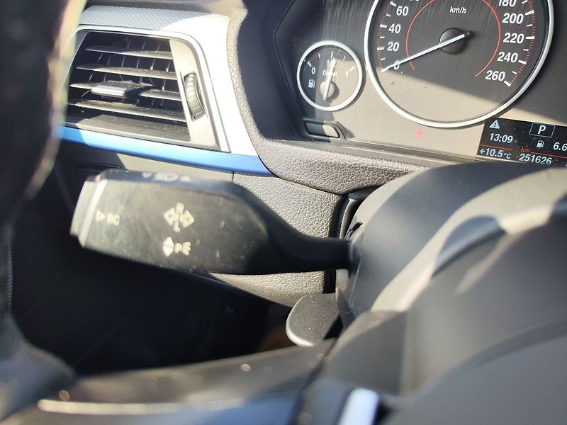 BMW Řada 3 320d/140kW xDrive M-paket ČR - fotka 25 z 32