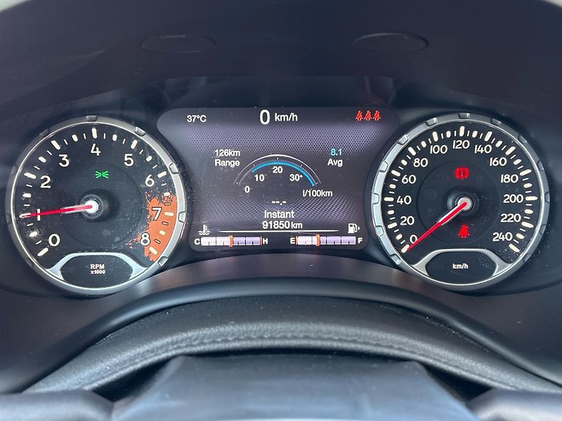 Jeep Renegade (2015) 1.4 MultiAir Limited - fotka 11 z 22