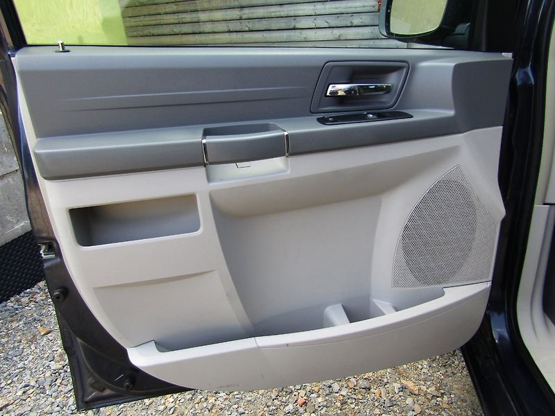 Chrysler Voyager (2007) 3.3 V6 128kW LPG 90L - fotka 17 z 35