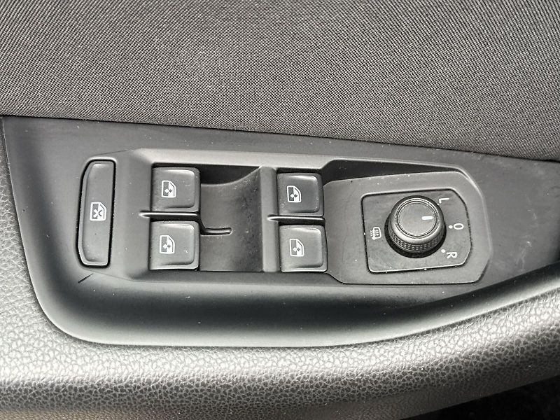 Volkswagen Passat (2022) Variant 2.0 TDI DSG Business - fotka 11 z 33