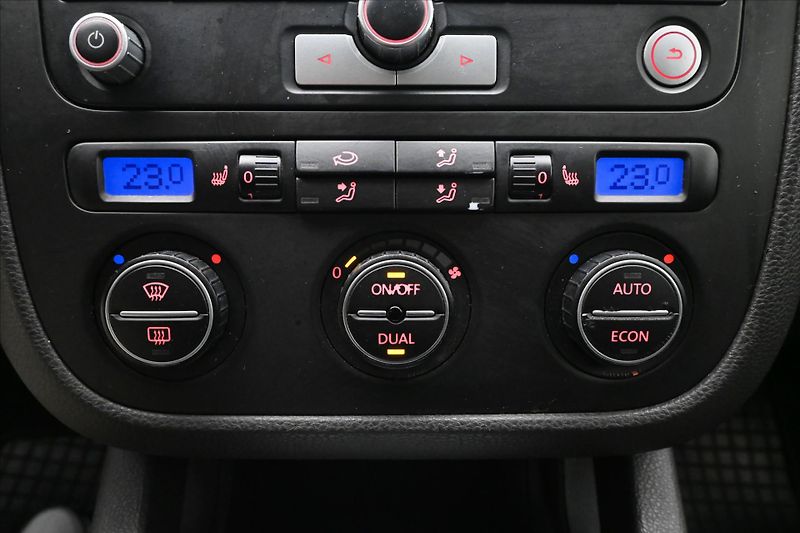 Volkswagen Golf 2,0 TDI 103 kW DSG Trend Nová - fotka 20 z 29