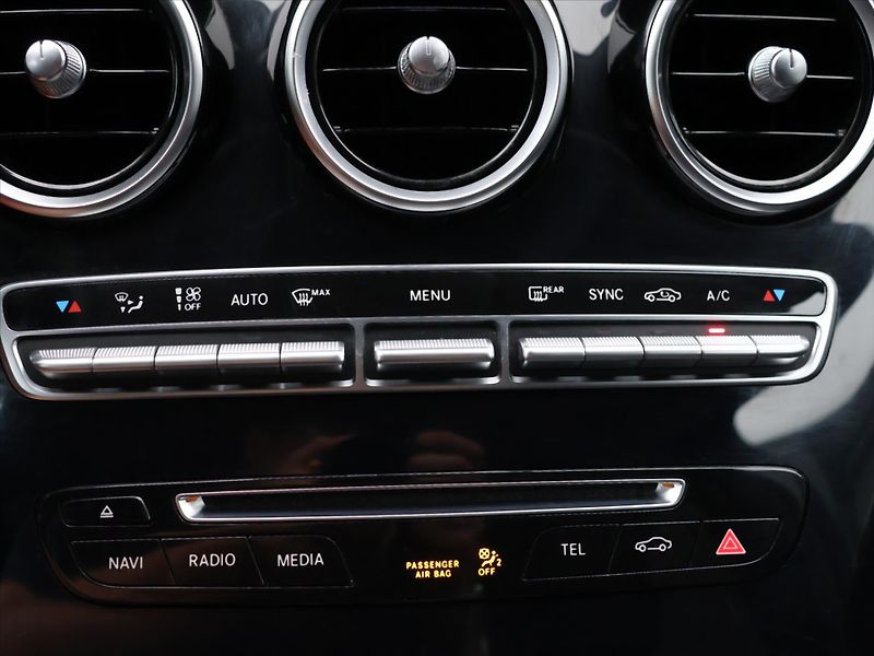 Mercedes-Benz Třídy C 1,6 BlueTec 100kW - fotka 27 z 36