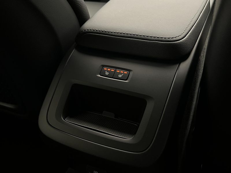 Volvo V60 B4 DARK PLUS AUT - fotka 20 z 42