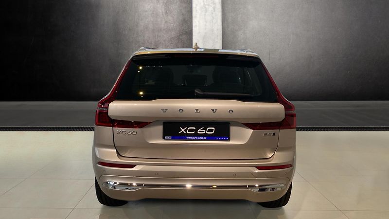 Volvo XC60 (2026) PLUS BRIGHT, B5 AWD, 184+10 kW - fotka 6 z 14